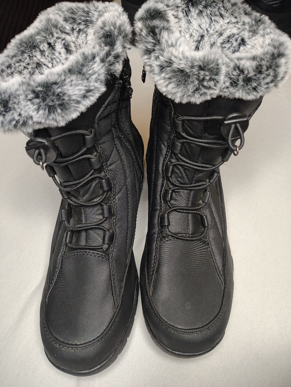 Women’s Totes Black Snow Boots Zip Closure Ankle Boot Size 9M